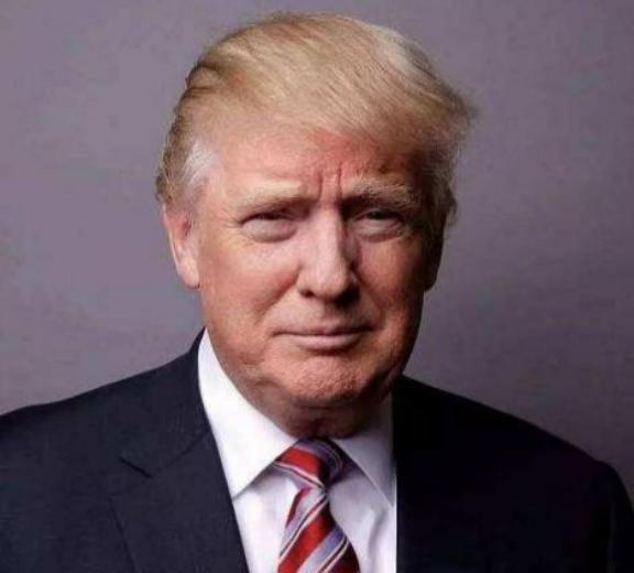 其实特朗普一直想逼全球跟中国脱钩，让中国经济垮掉。可是他算来算去，漏了一点，结果