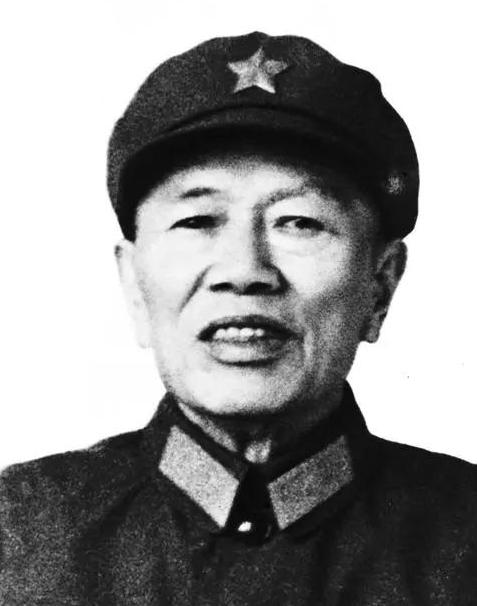 对越反击时，军委让邓华指挥，邓华拒绝道：我不合适，有两个原因。对越自卫反击战动员