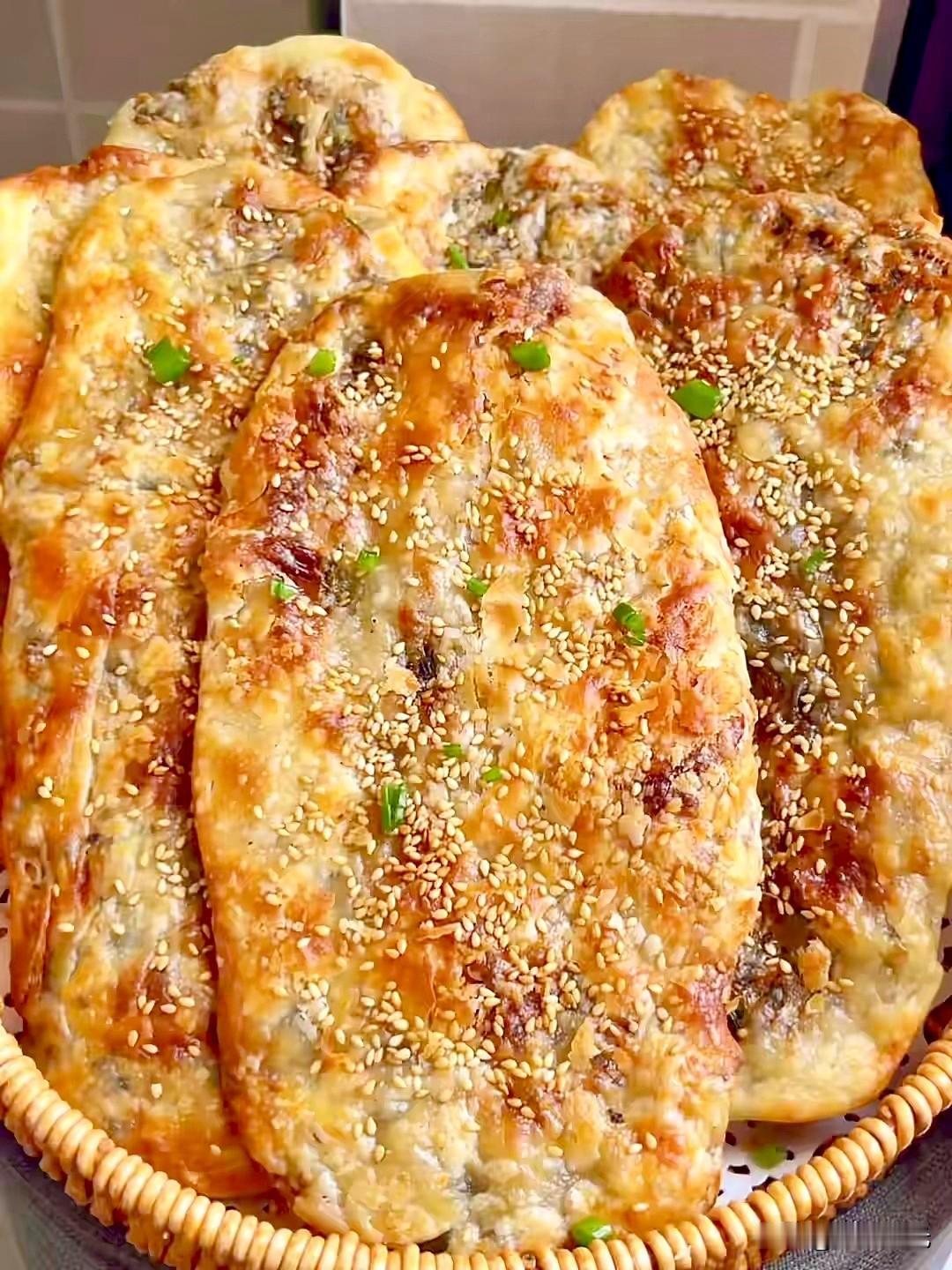 街边阿甘锅盔我吃了好几年，每次路过必买，外皮酥脆掉渣、内馅鲜香不腻，怎么在家都复