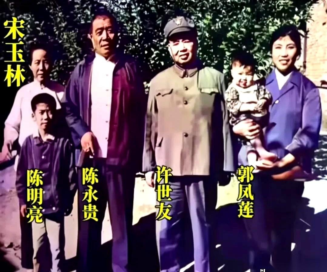 1977年，大寨。
一个从尸山血海里爬出来的将军，许世友，来看一个从土里刨食的农