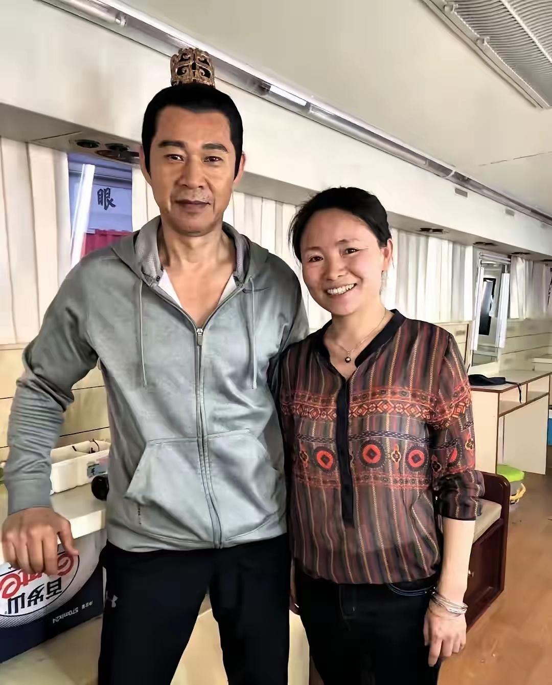 这难道不是电影《骆驼祥子》里的主角祥子吗？他是一位以拉车为生的年轻车夫。老祥子 