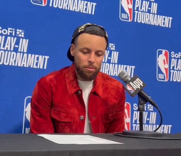 库里谈及膝伤以及休赛期是否需要采取措施：“他们说打高尔夫对膝盖有好处。我也查过了