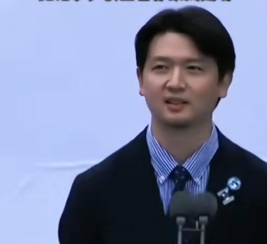 这一生要熬过无数苦难。
回头再看，才都成了属于自己的传奇。
 
再刷一遍作家刘楚