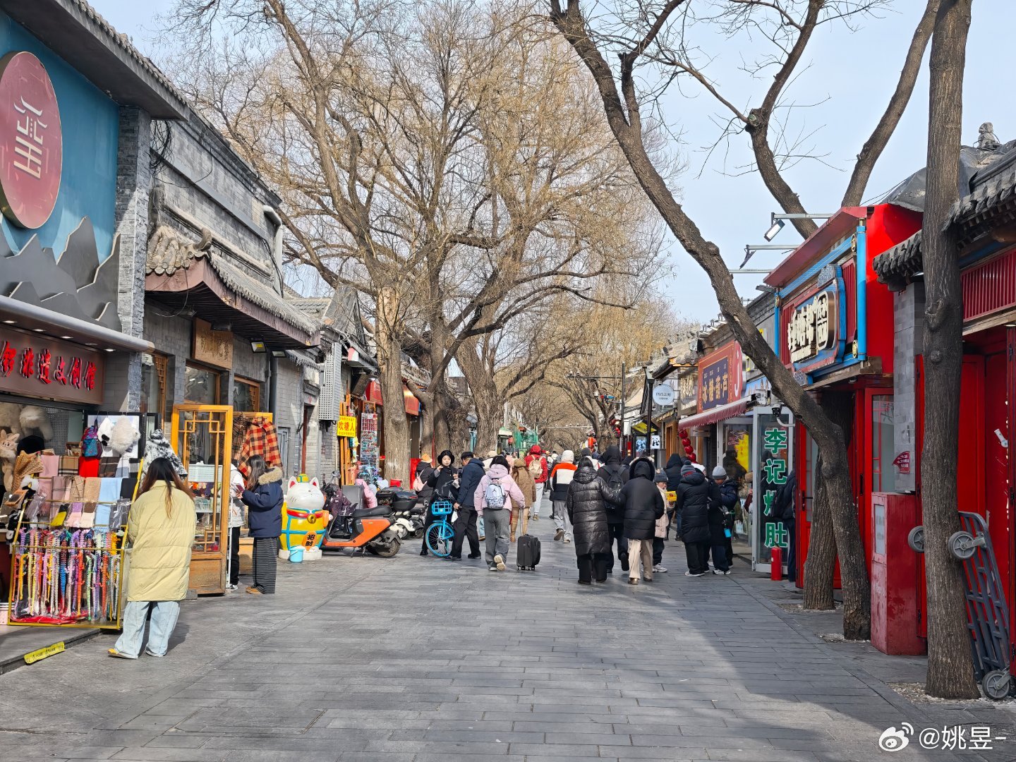 不是立春了么，咋还那么冷零下十度逛南锣鼓巷，先来碗豆汁暖暖身子