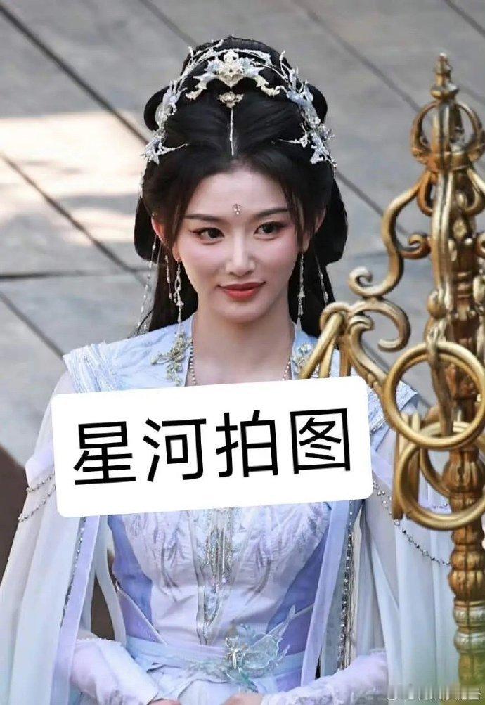 孔雪儿明显是科技脸啊，咋没人发现？网上还喊她大美人。其实她整感和紫露不相上下，一