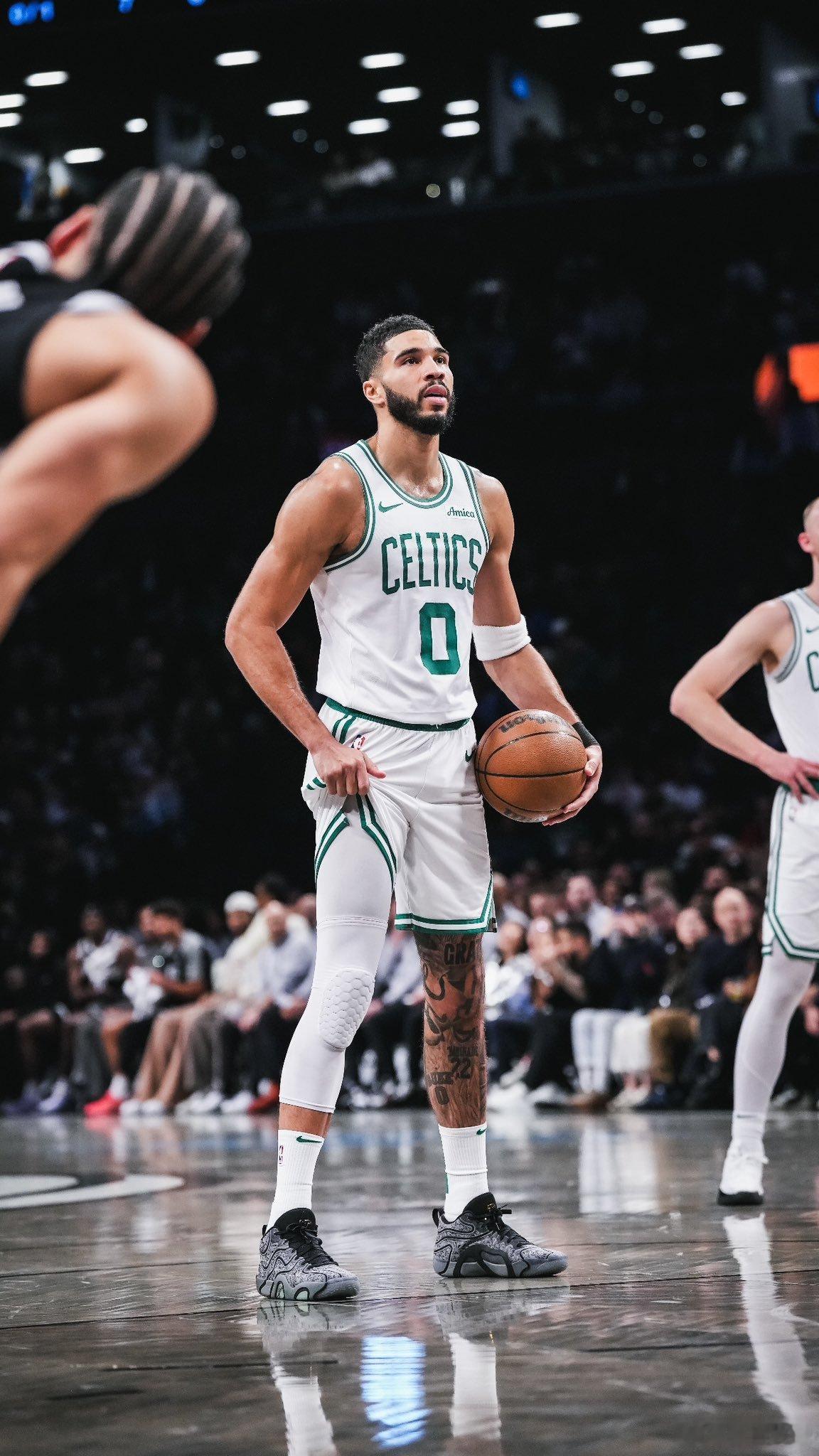 塔图姆已经全面参与球队5对5的对抗训练。所以，可能过不了几周，塔图姆就要复出了吗