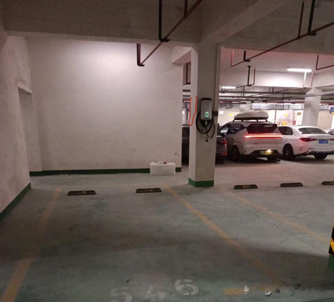 我有没有权利要求546车位安装的充电桩挪到红圈位置？
问一下546车主，他把充电