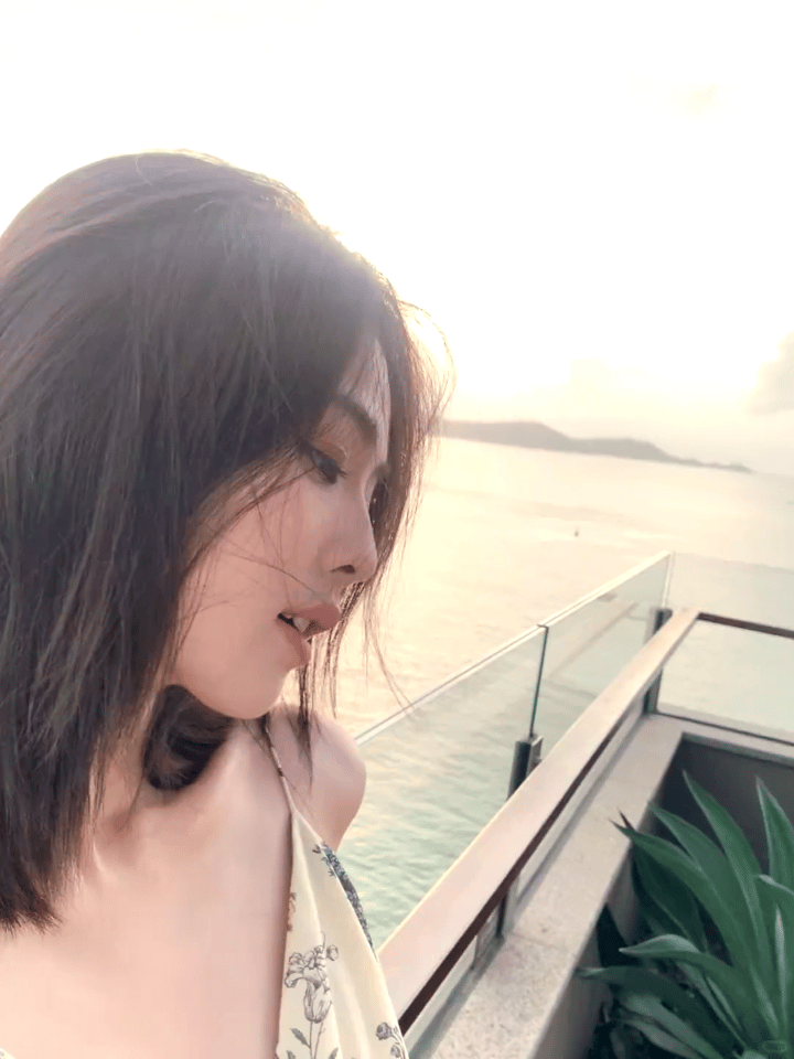 今日营业plog转动图·燥候燥候 燥候这个王韵娜开到荼蘼官宣节奏.白鹿碎花泳衣