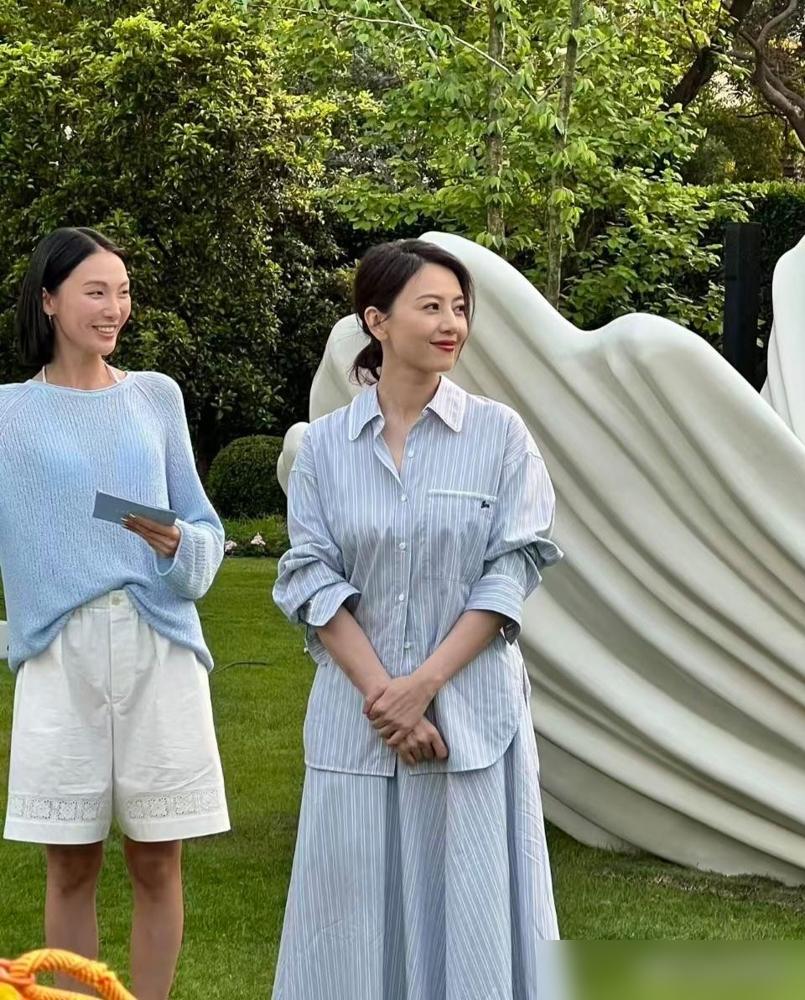 高圆圆完了？一张鲁迅公园抓拍照，麒麟臂、塑料拖鞋，把京城第一美的滤镜撕得粉碎。