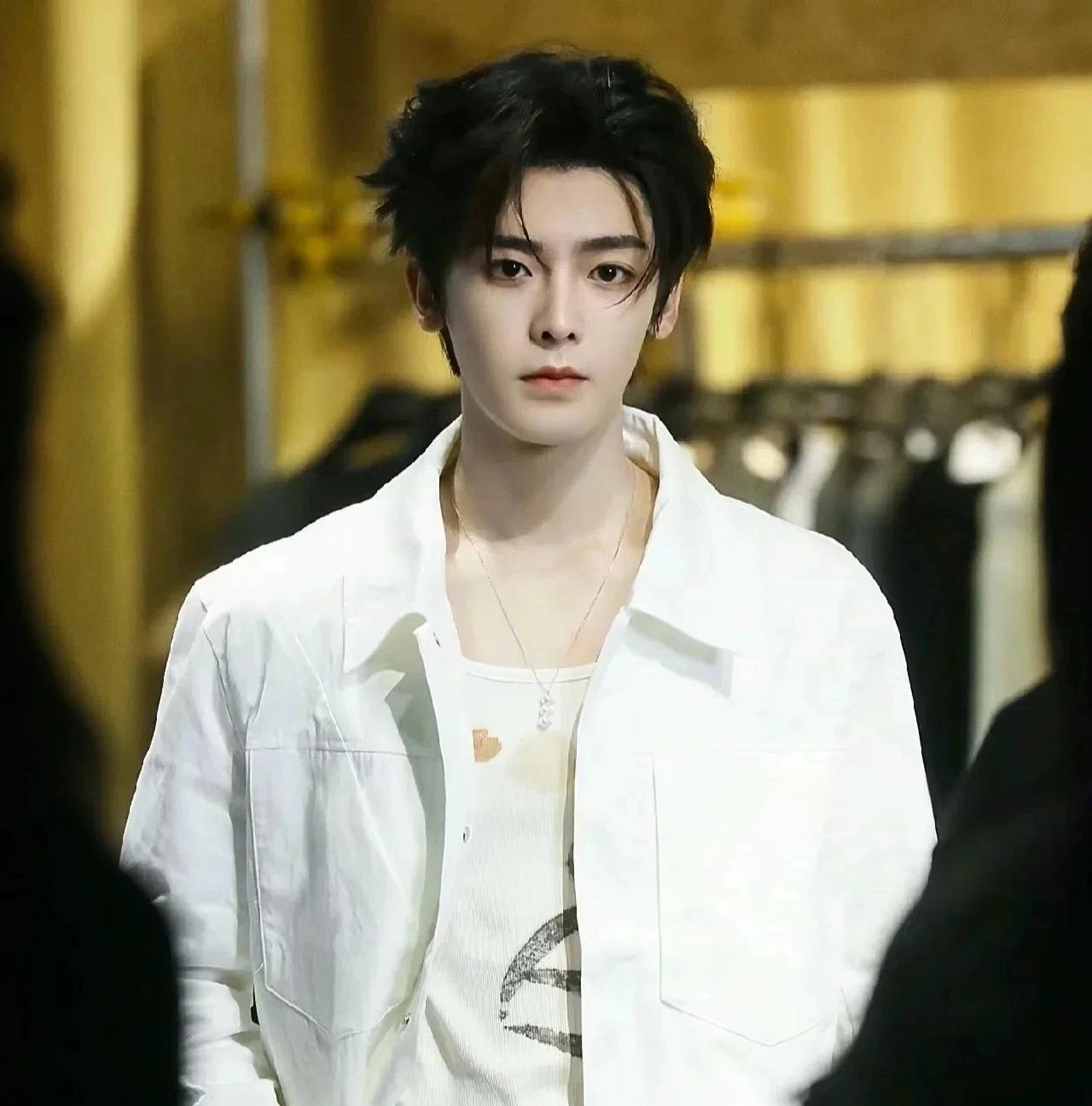 侯明昊《入青云》内部看片已经结束，应该是9月播出。他下个项目在接触古装剧《凤不栖