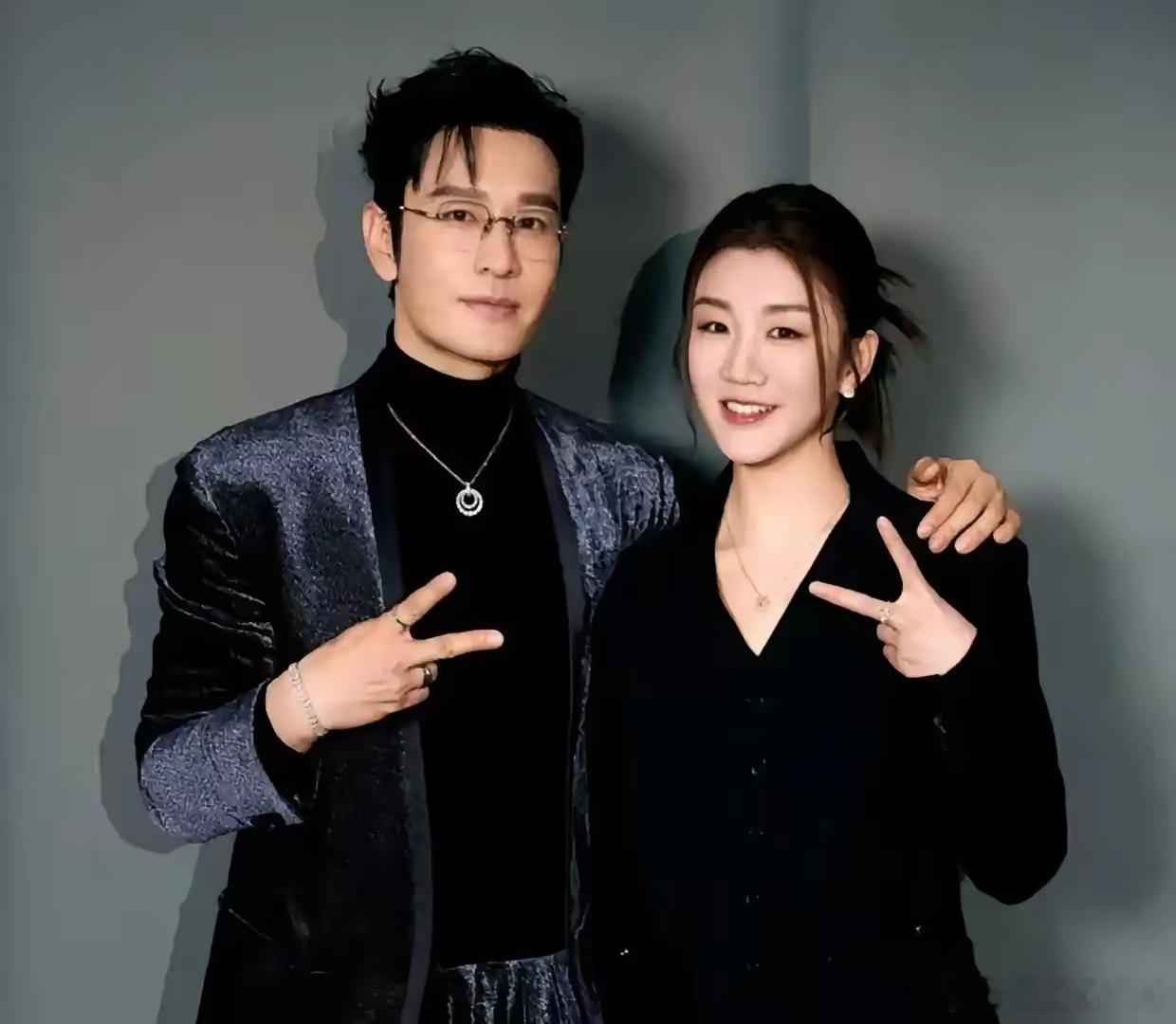 48岁黄晓明的新女友，扒完背景，评论区直接吵翻了。女方叫胡冉儿，26岁，杭州人。