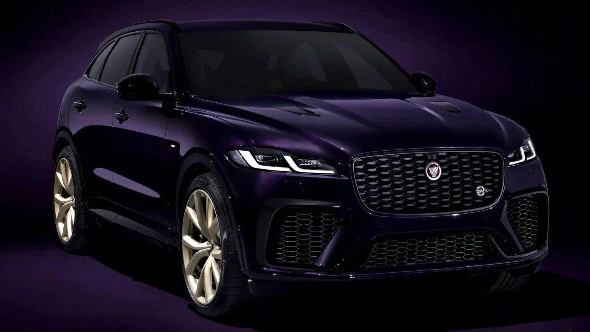 捷豹的最后一台纯燃油车下线，给到了F-Pace SVR，5.0L机械增压大V8，