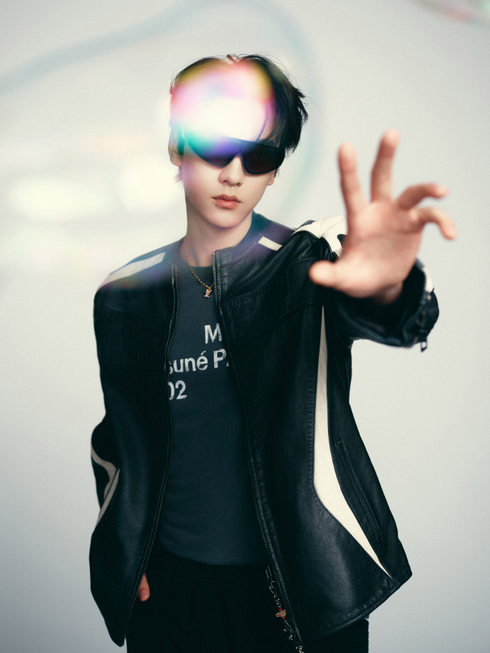 田栩宁今日份直播造型出图，好帅吧 田栩宁直播