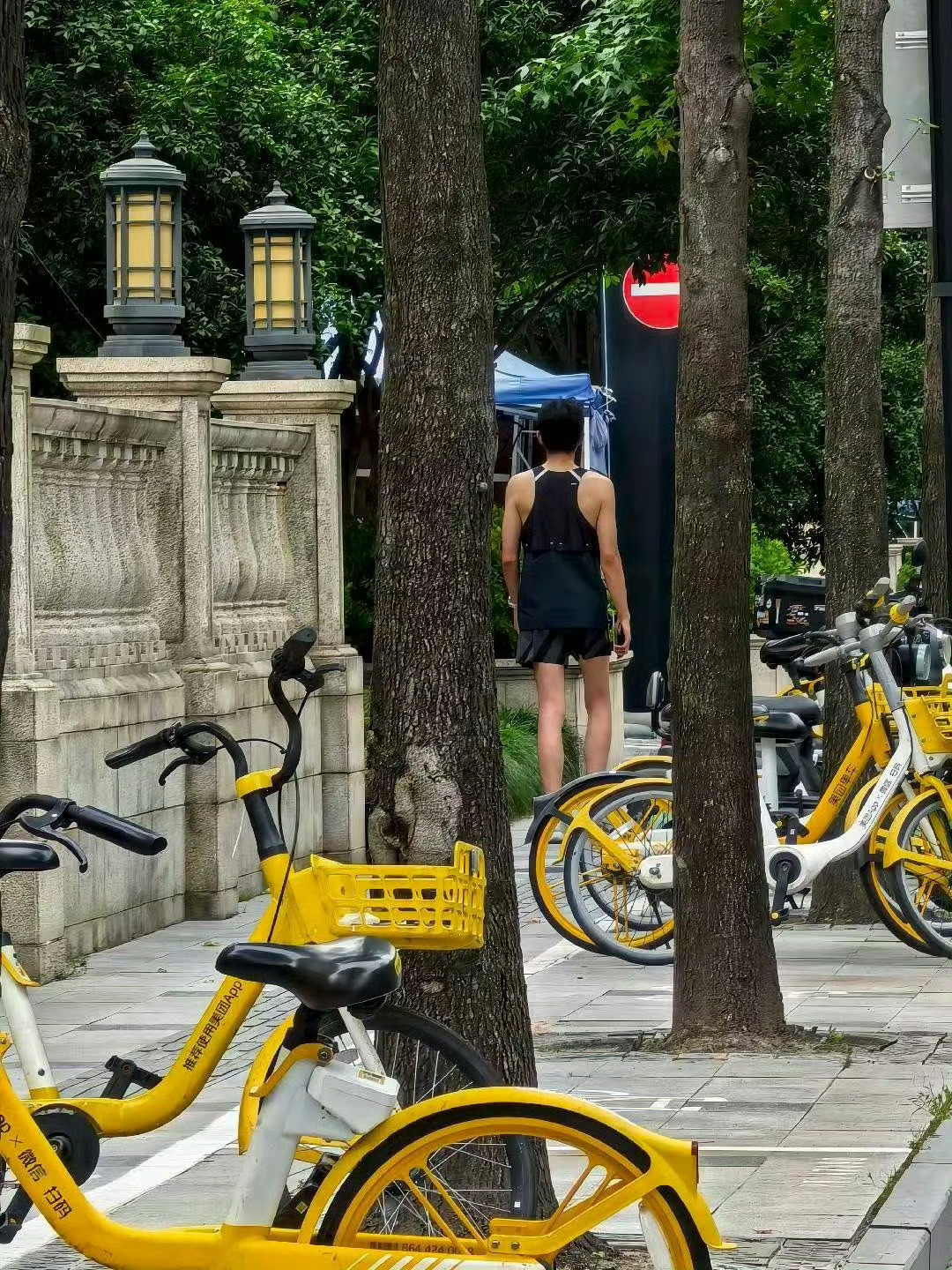 林更新大大方方的 网友偶遇林更新跑步🏃大大方方认真生活的自律的哥👍 ​林更新
