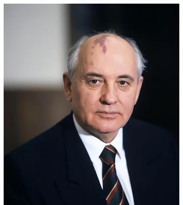 1991年12月25日，戈尔巴乔夫宣布苏联解体
米哈伊尔·戈尔巴乔夫1931年3
