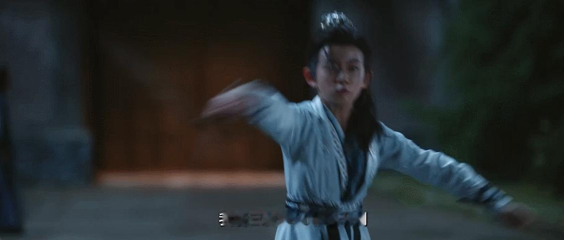 龚俊在我首页落一天了 龚俊《暗河传》执伞落剑！黑衣飒爽剑雨遮天，每一帧都燃爆眼球