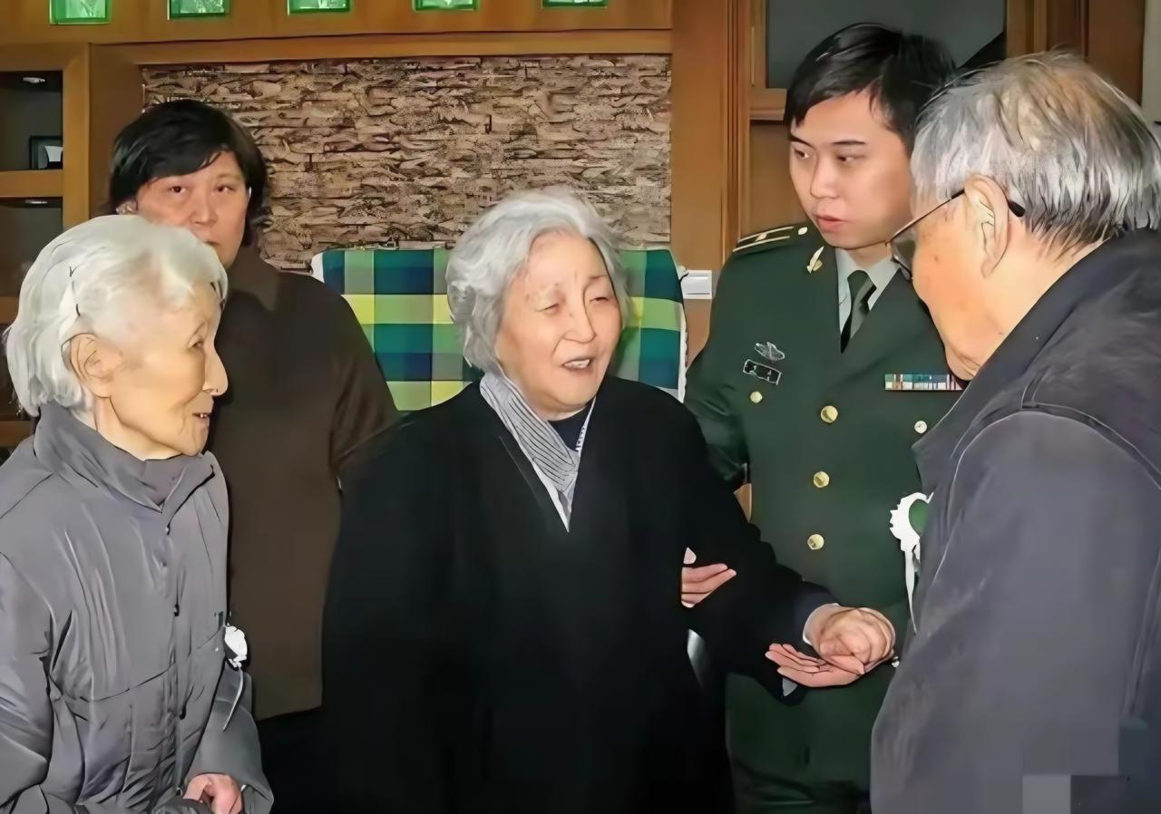 钱磊：钱学森唯一的孙子，1979年出生于北京，父亲是钱永刚，母亲是开国少将傅崇碧
