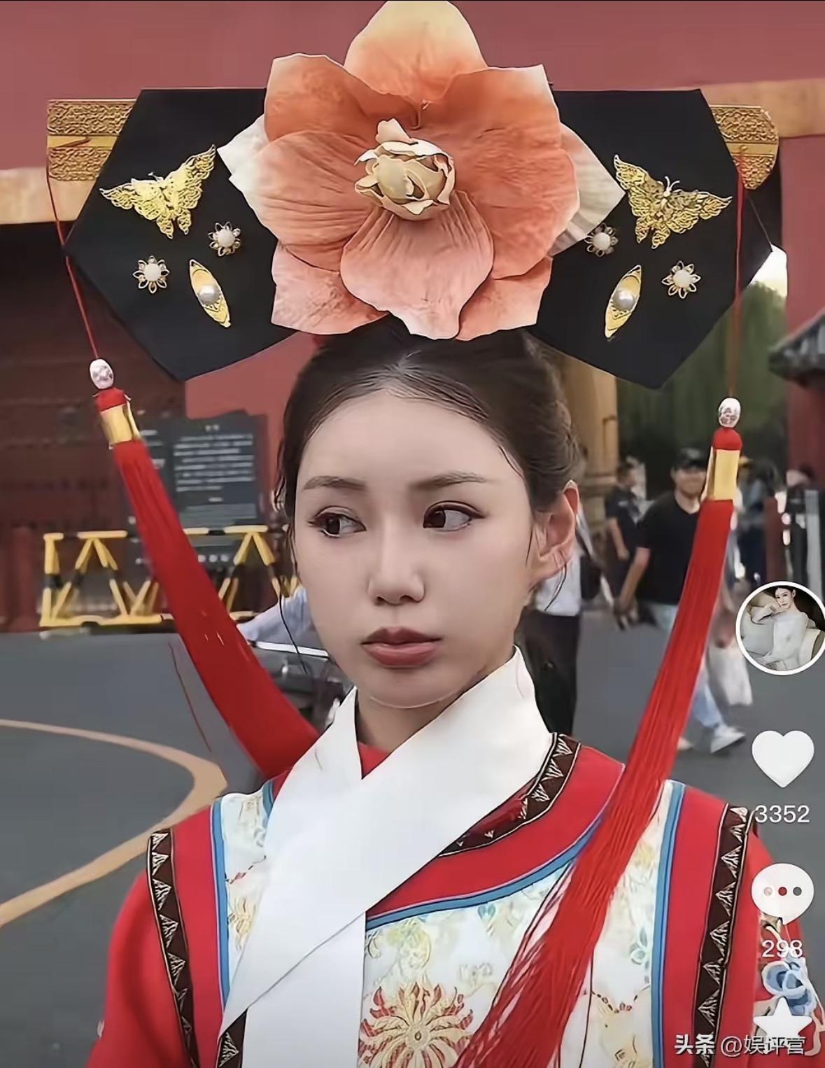小梅很淡定，小菲和大S家的事情。她就默默的看，也对回徐妈妈的问题。她就是不做任何