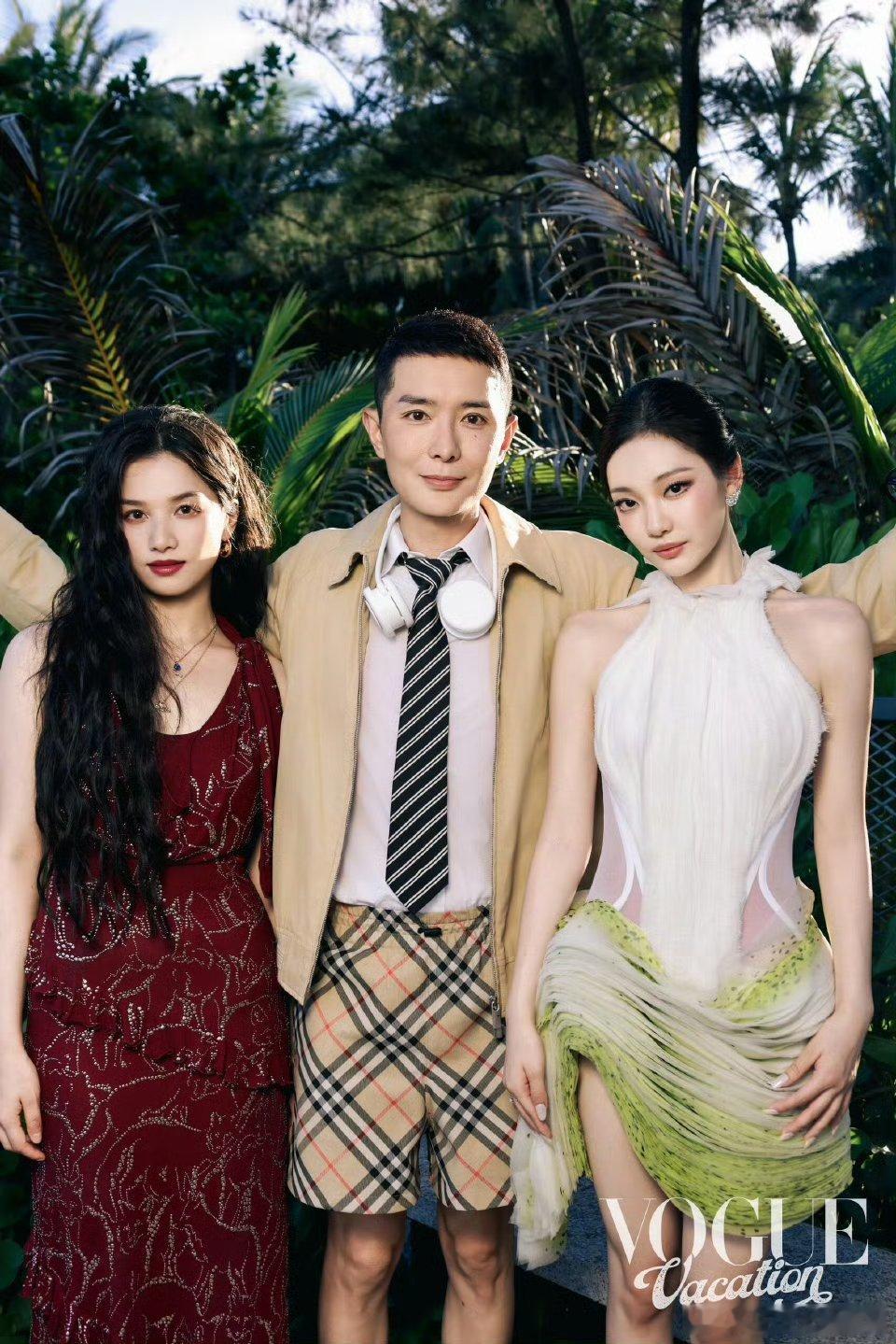 刘冲分享昨晚合照，他看起来很开心[羞嗒嗒]刘冲发的VOGUE合照 ​​​