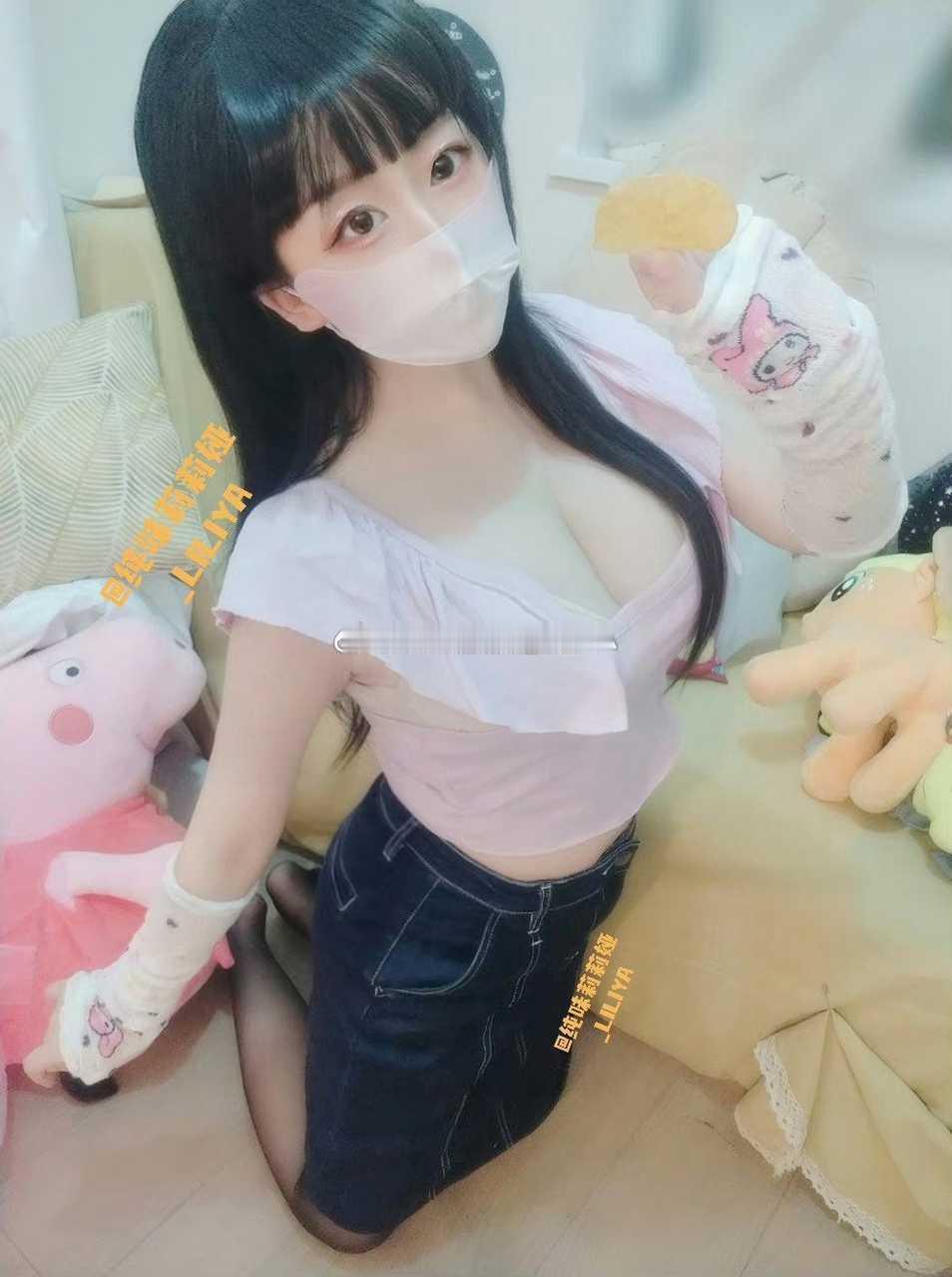 吃薯片 