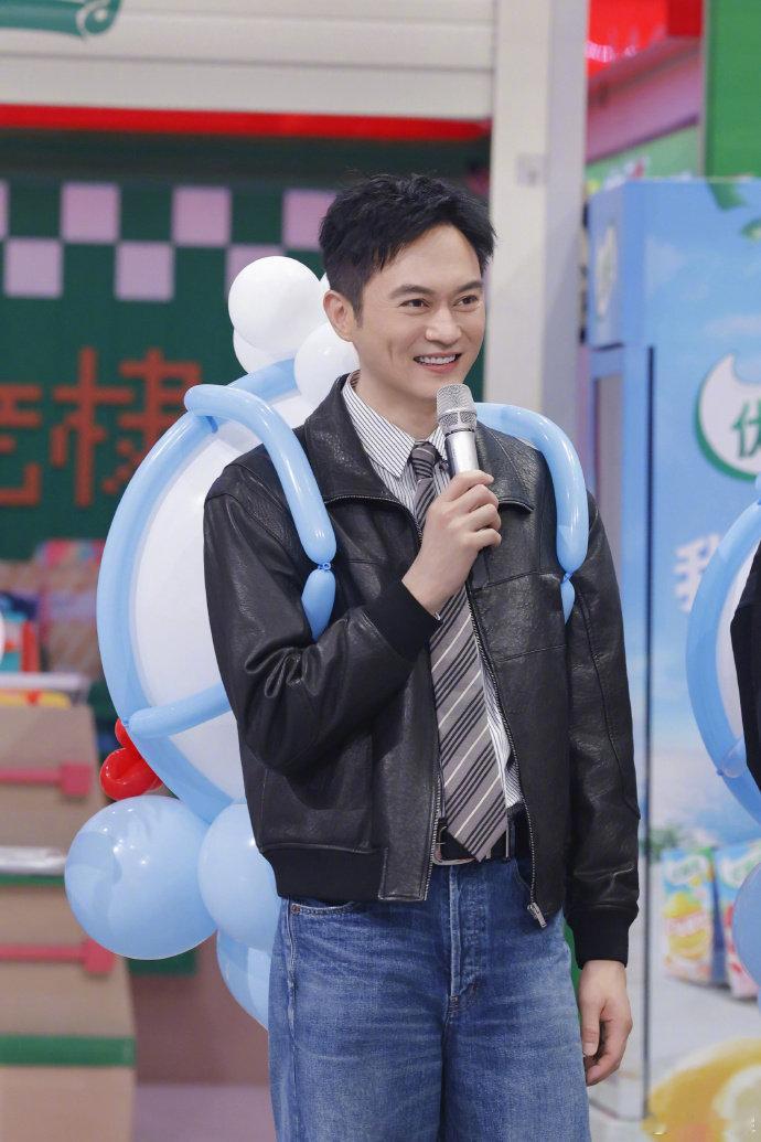 陈小春张智霖李承铉hi6兄弟合体你好星期六张智霖[超话]李承铉在两位哥哥身边太讨