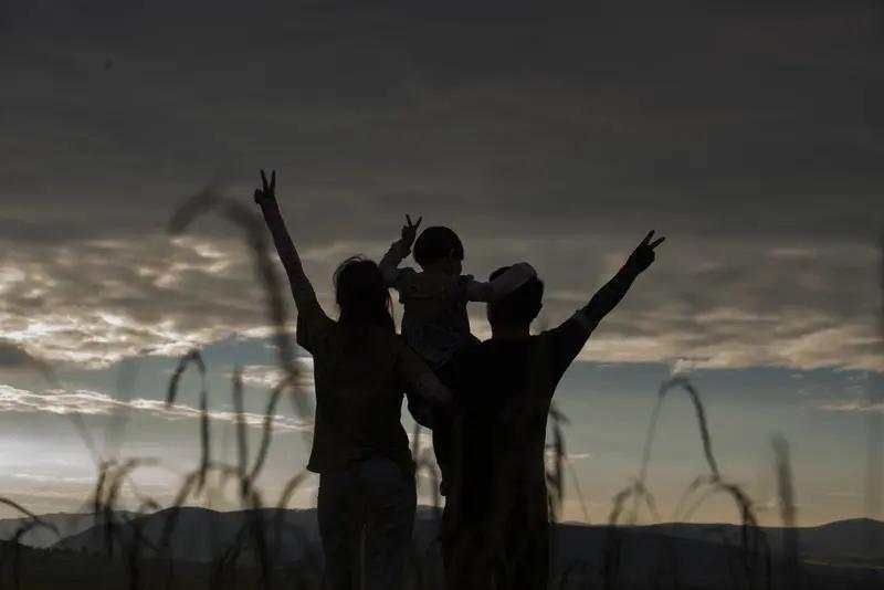 新的一年想多陪陪谁 新的一年，我最想多陪陪父母。过去为了工作四处奔波，和他们聚少