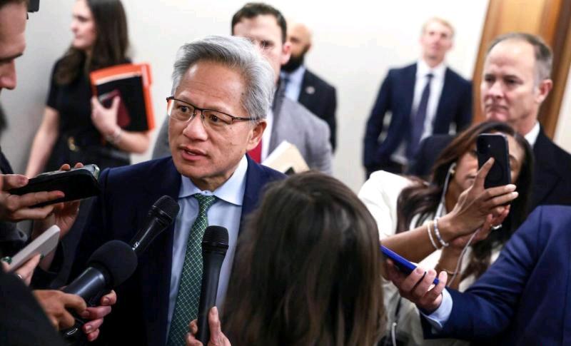 英伟达首席执行官黄仁勋12月3日与美国总统特朗普会面后说，即使美国放宽对处理器的