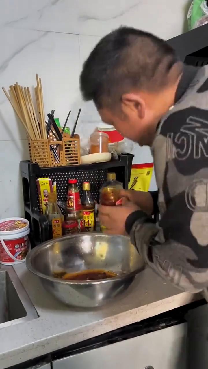 一会，又吃完了。