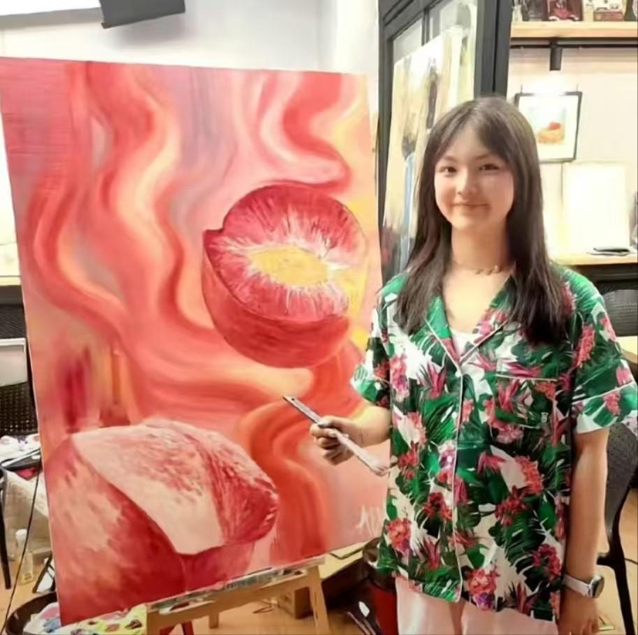 果然有本事的“星二代”都有自己的一技之长。
王诗龄前段时间在网上分享了自己的画作