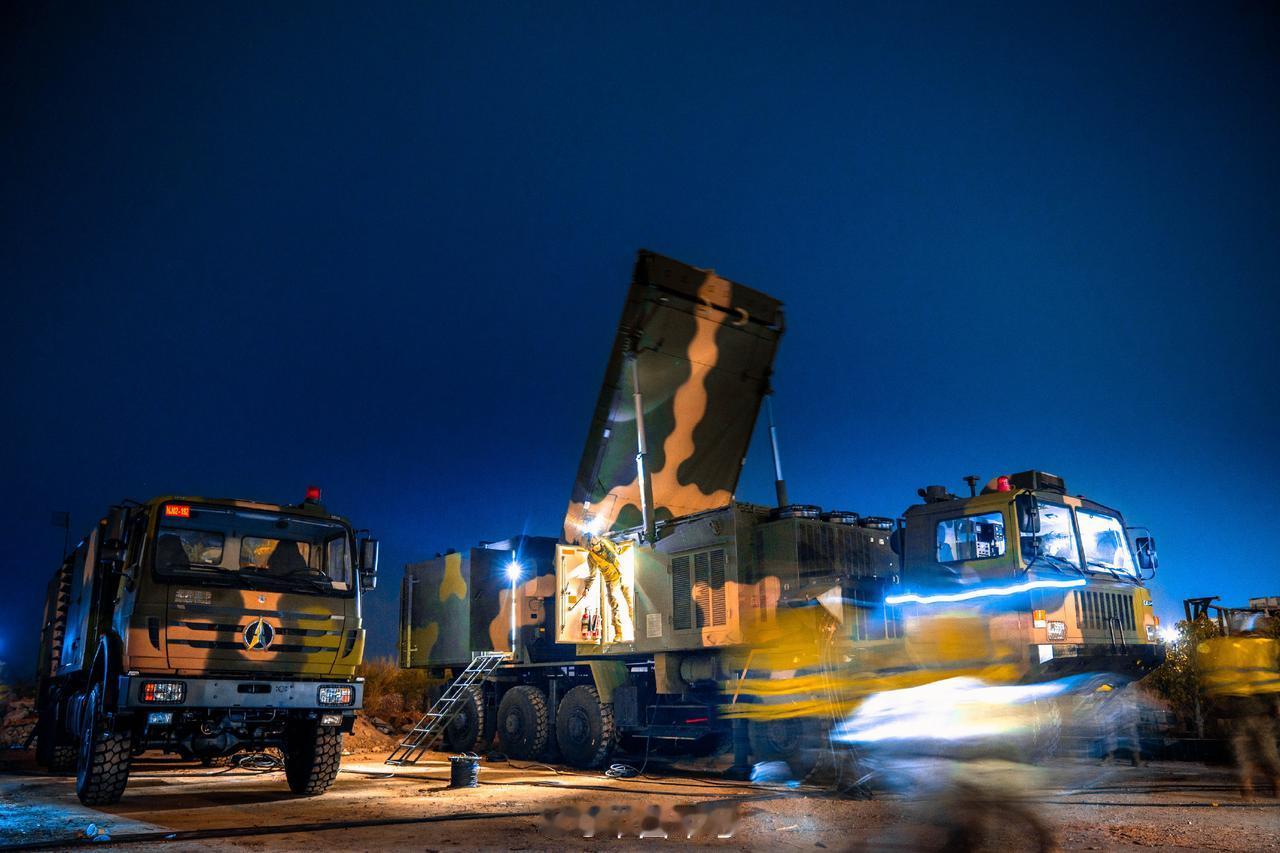 空军地空导弹营进行实战背景下的对抗演训。这是装备红旗九B的单位，这种中远程防空导