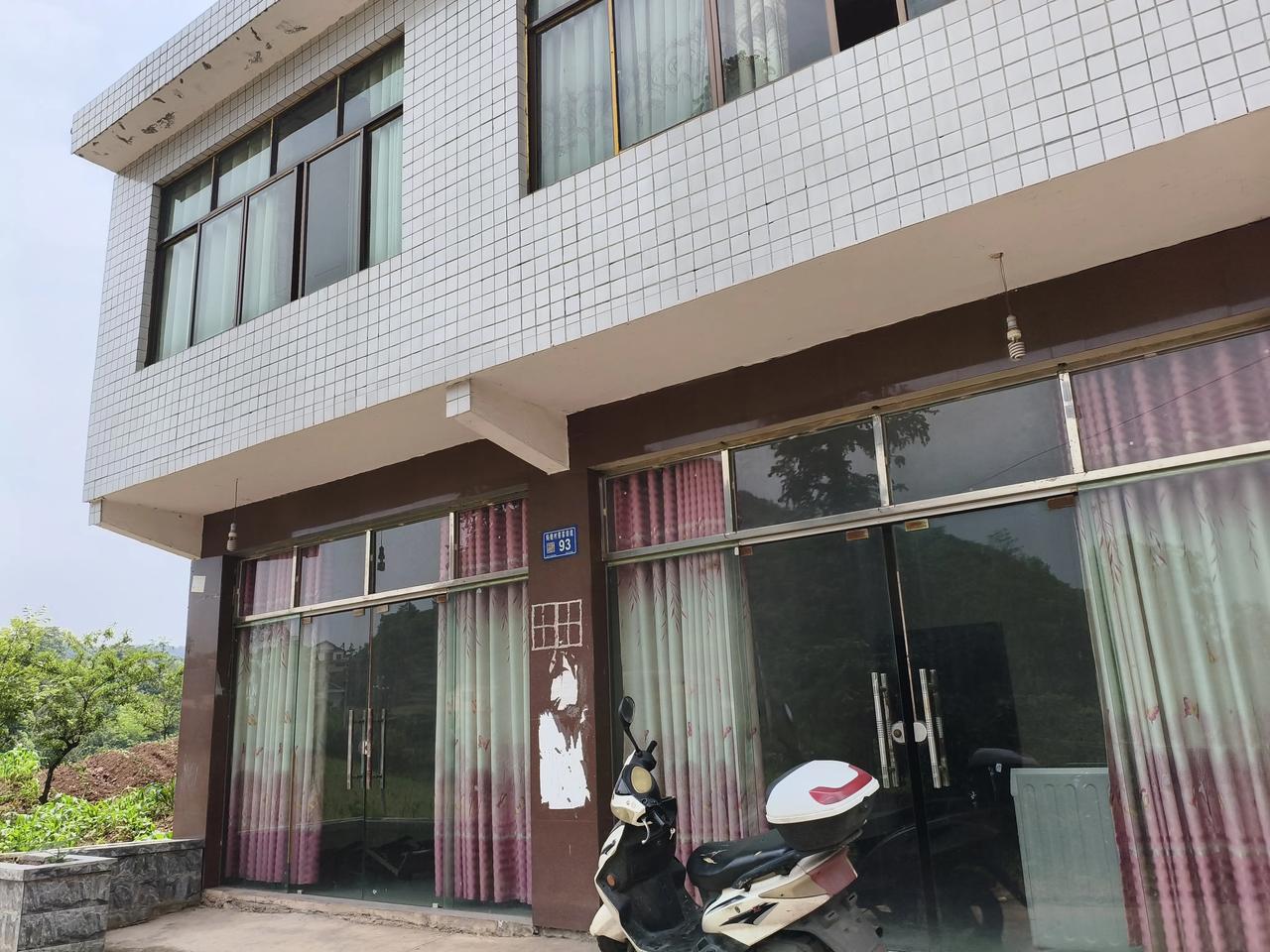 人强不过命，爱挥才会赢
      人强不过命”，这话真挺有道理。生活里，有些人