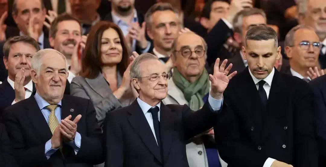 伯纳乌的计时器，突然暂停了。
整支银河战舰的目标，被压缩成三个字：活下去。
这不