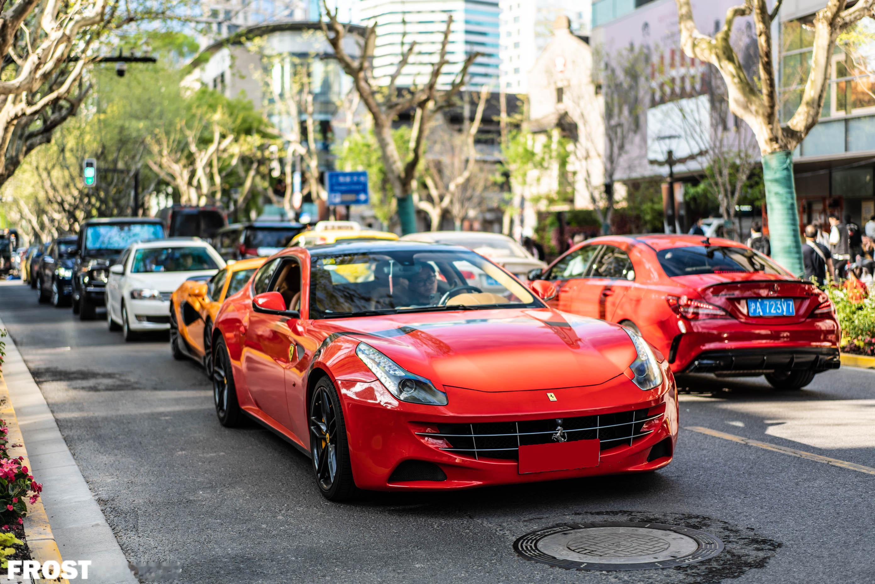 一组红色跑车，祝大家除夕快乐[求饶]希望过完年能多拍点神车#超跑# ​​​