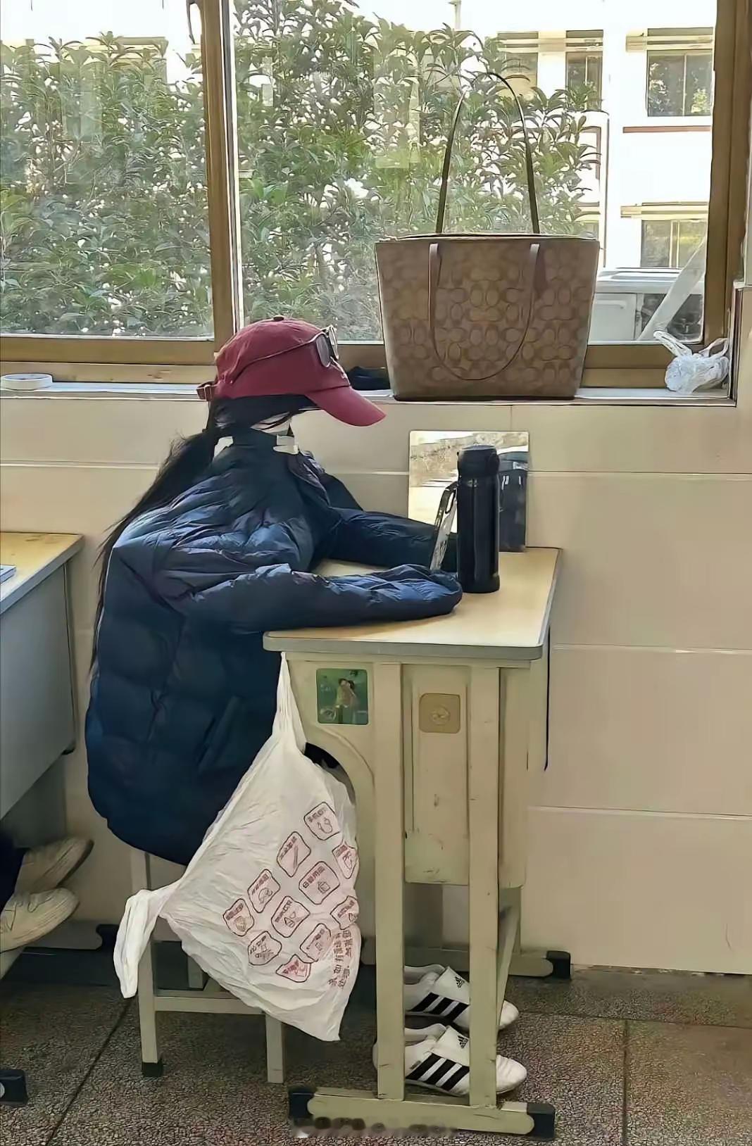 这个学生太有才了，老师看到也是哭笑不得！ 