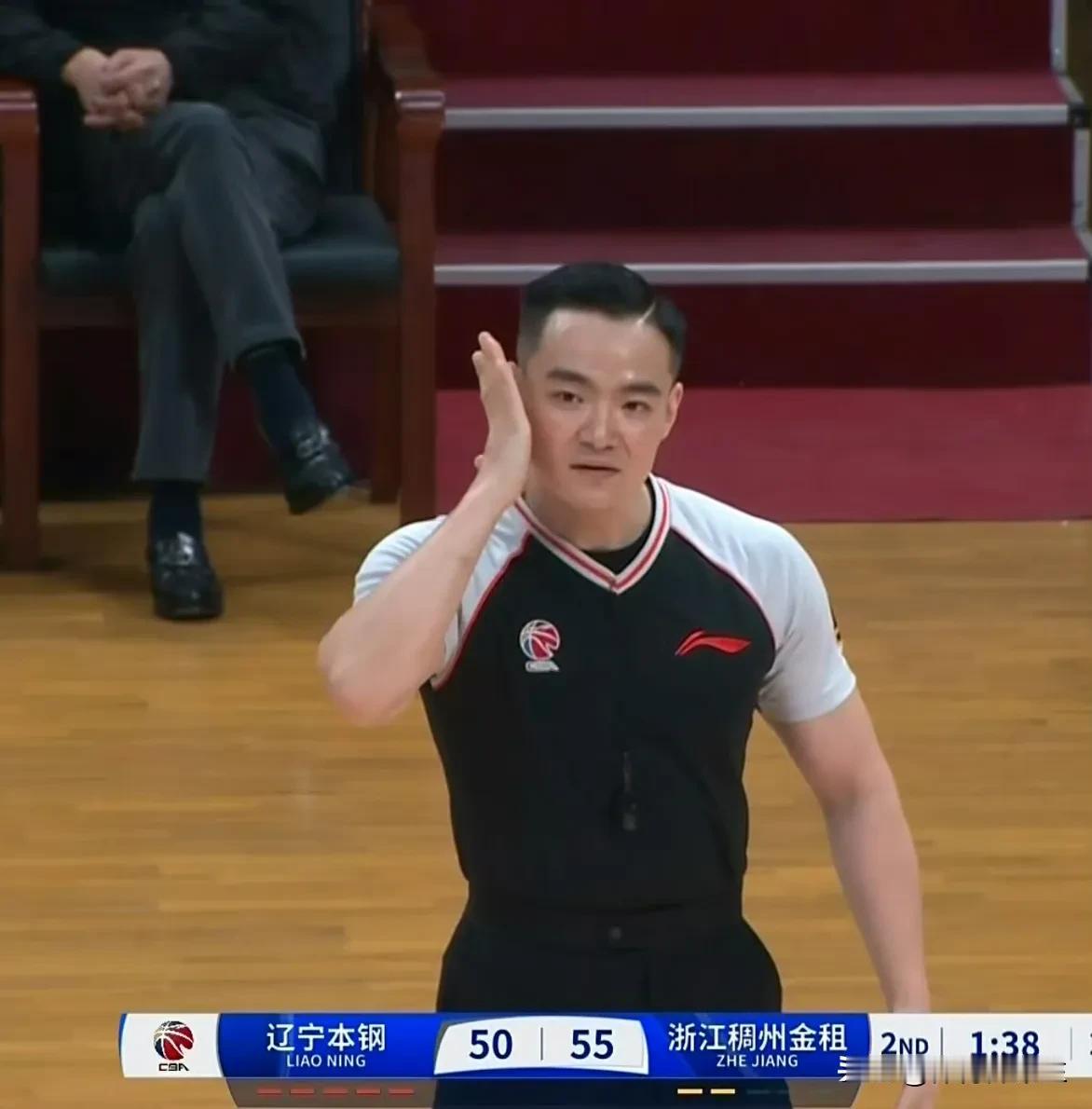 这老哥吹罚太艺术了
#辽宁男篮vs浙江男篮#