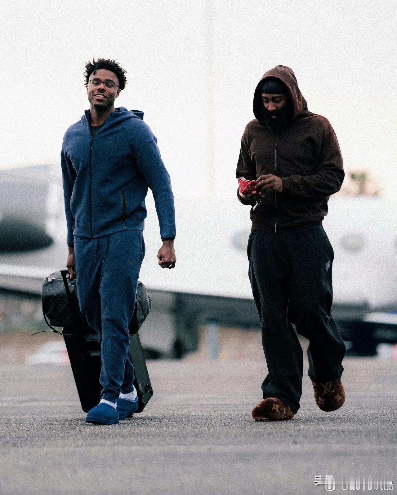 快船开启东部3连客，登机照曝光！

在结束了连续5个主场之后，快船将迎来三连客。