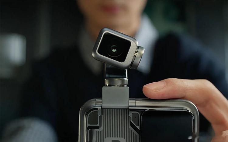 全球首款机器人手机今日发布 荣耀Robot Phone今天晚上正式发布，其实很多