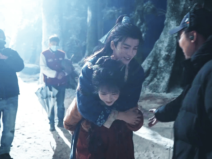 哈哈哈🐷玉每日一问俞浅浅是穿越来的 怎么不认识张凌赫和田曦薇