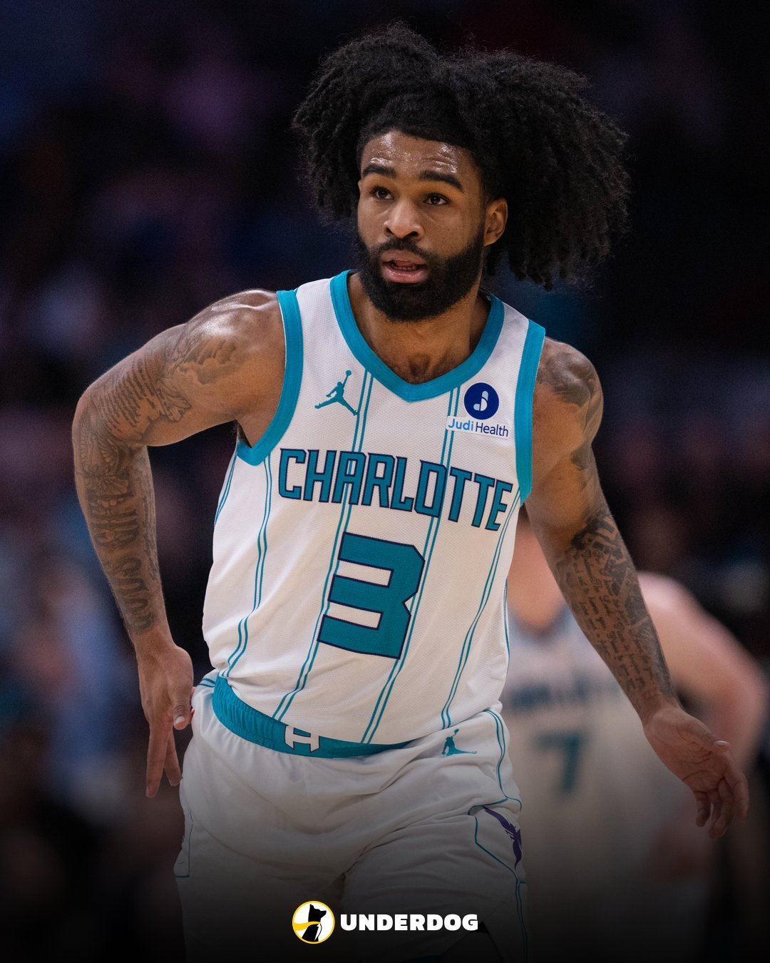 北卡篮球先生回来拯救他的家乡了……科比·怀特单节5中5独得14分，在黄蜂摇摇欲坠