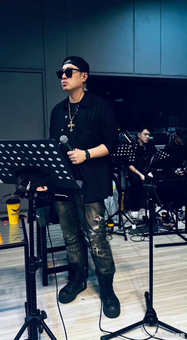 潘玮柏想AI瘦版的自己百厨大战谁能懂潘玮柏在百厨大战的双重拉扯，自律人格时刻提醒
