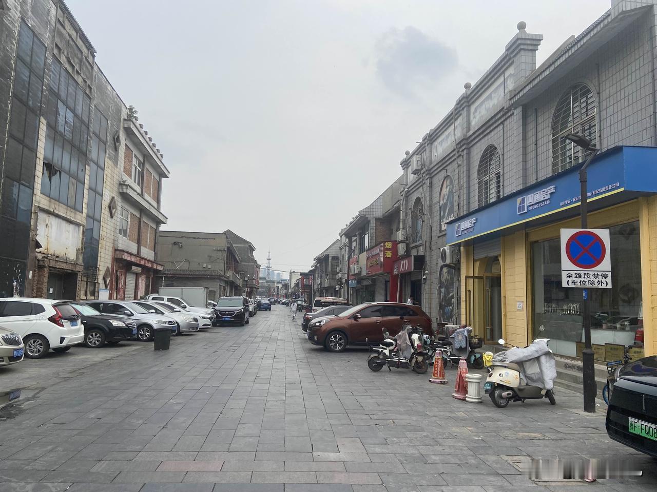 不错不错！[赞]故乡保定的每一幅画面都是那般静美，只要没有违章行驶，随意摆摊，电