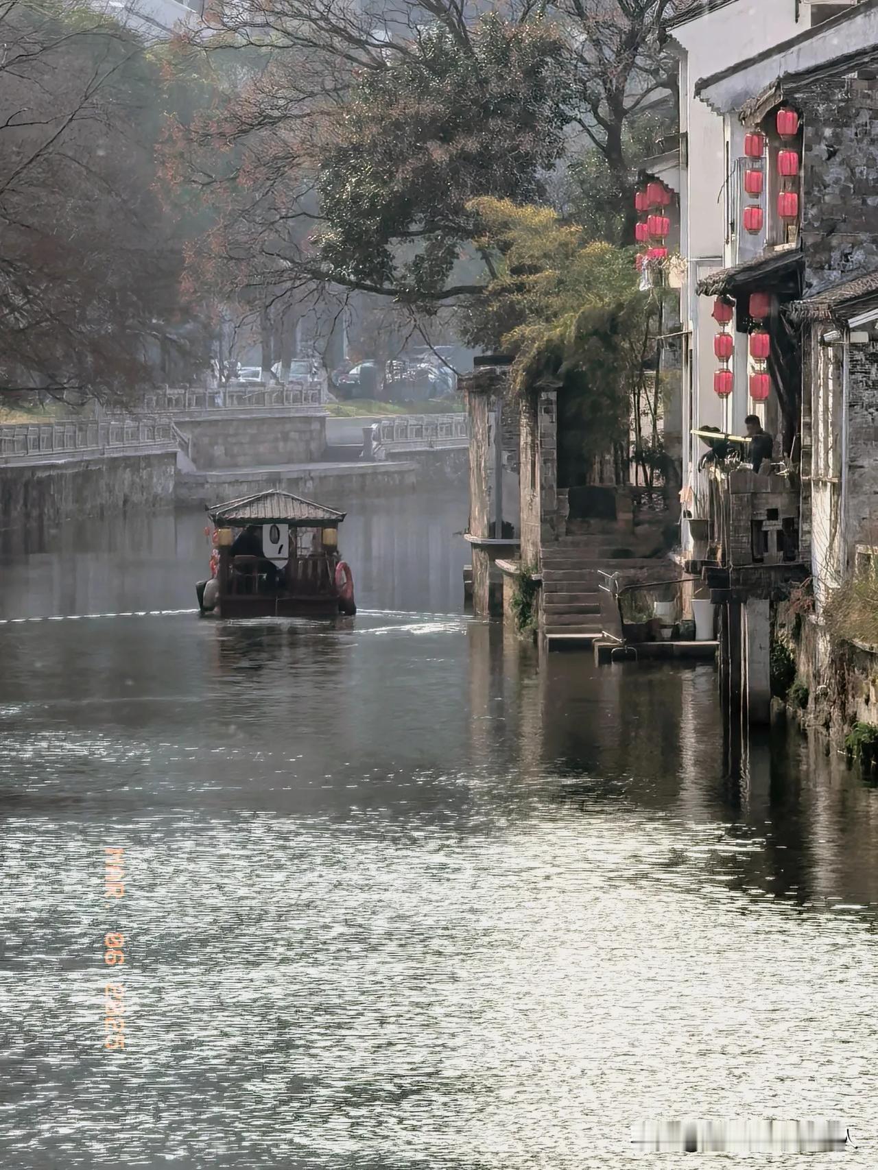 午后青果，翠柳时光。
一组青果巷的照片，记录 春日午后，阳光如丝缕般温柔，毫无保