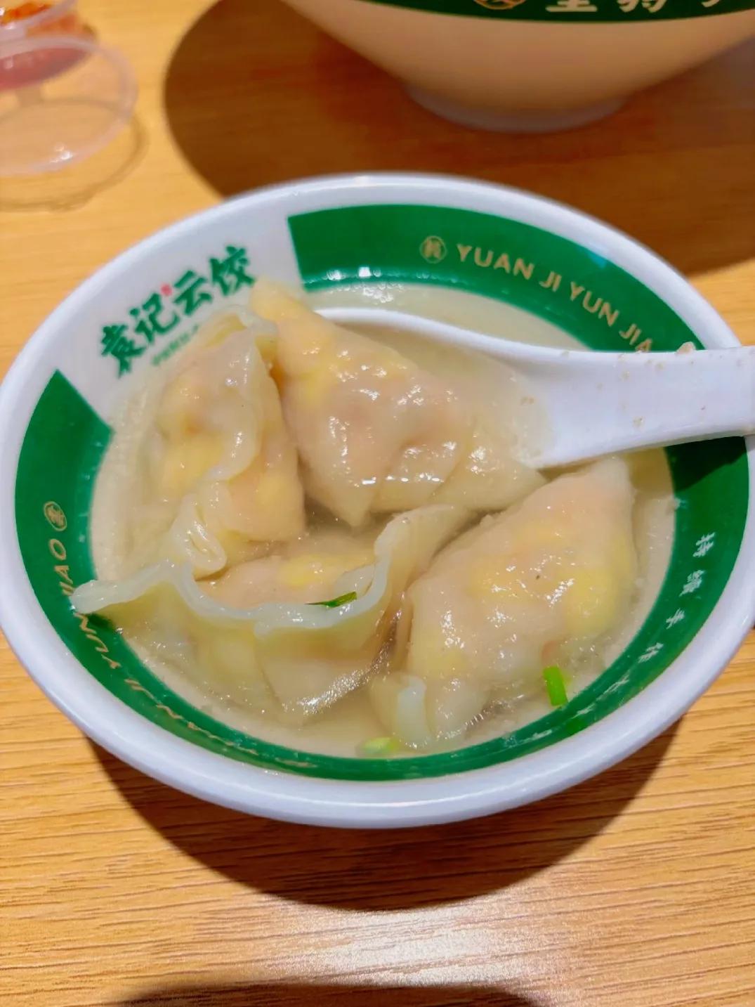 大Big胆！
谁说袁记水饺不是“纯手工”包的？

外卖小哥可以作证，他们去后厨拿