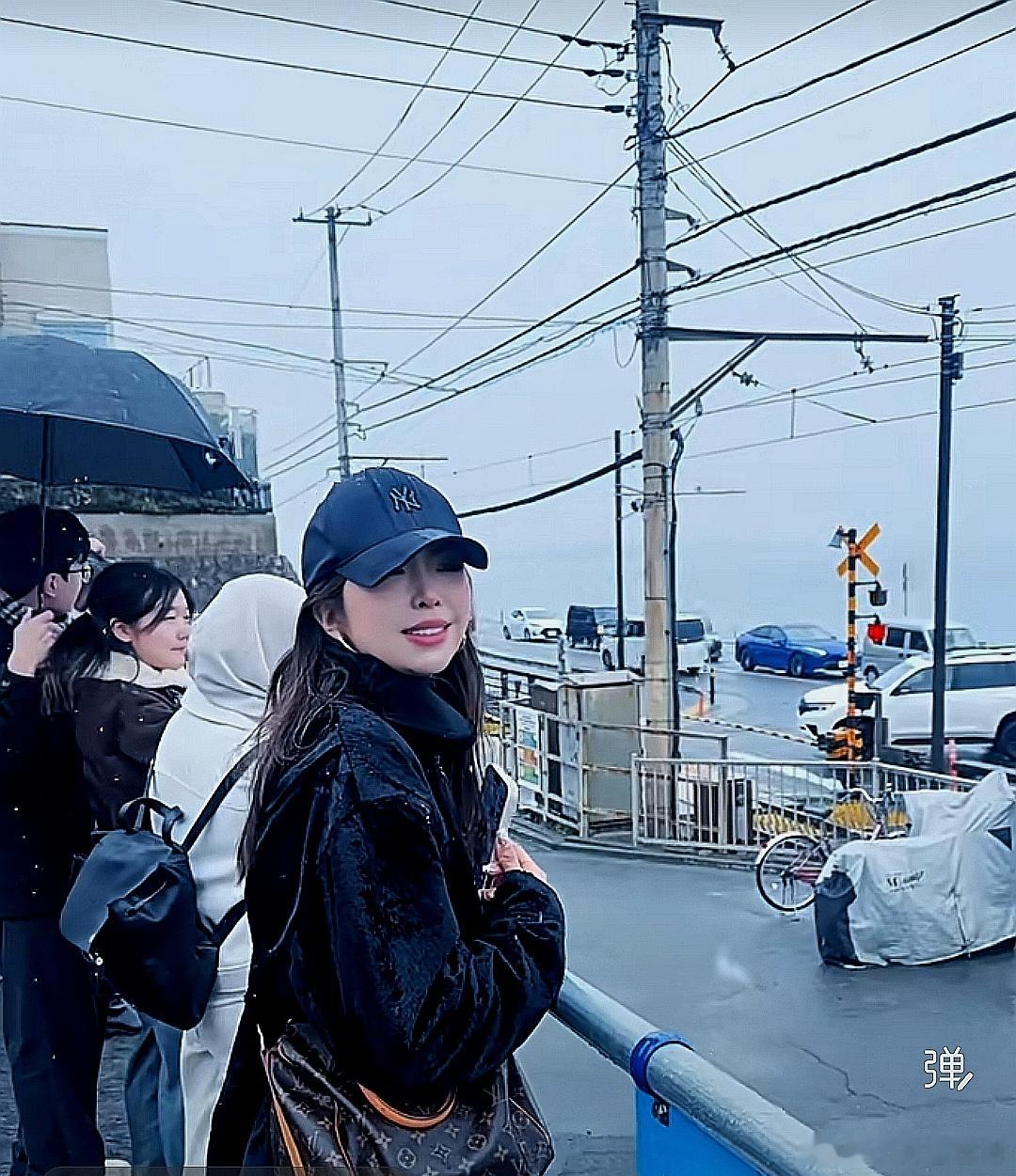 日本经常也下雨，但很少看见㓎水街 