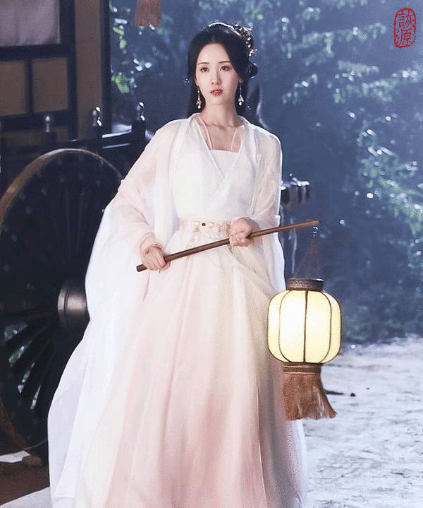 #陈都灵[超话]#嘟嘟的提灯神图看一次惊艳一次[打call][打call][打c