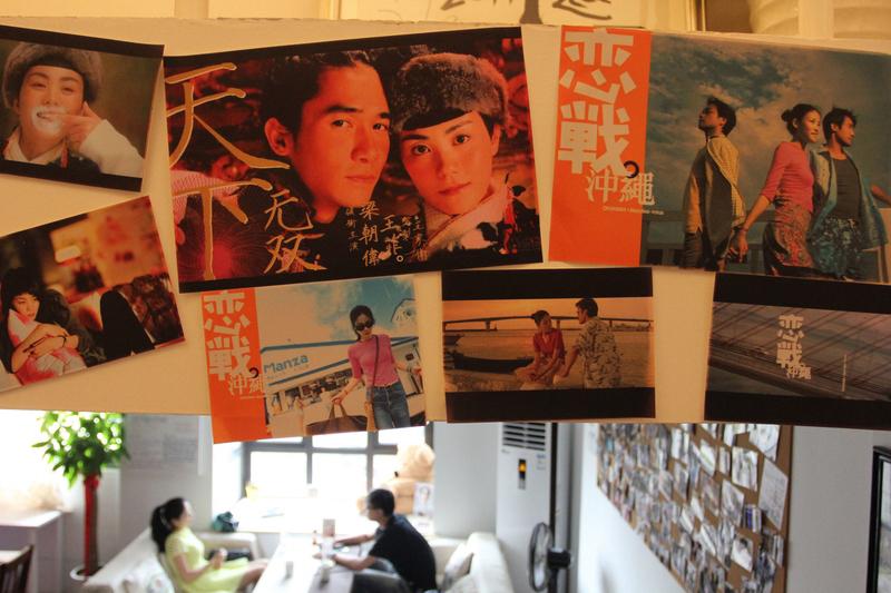 2月16日春晚，王菲献唱《你我经历的一刻》直接刷屏。这首歌原名叫《百年长河不过是