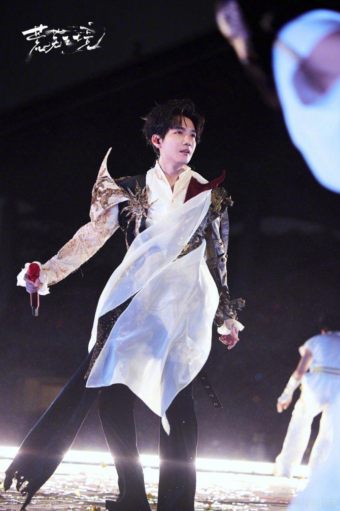 阿嬷的陈楚生来看陈楚生了陈楚生荒芜之境演唱会 5月17日广州演唱会现场上演梦幻名