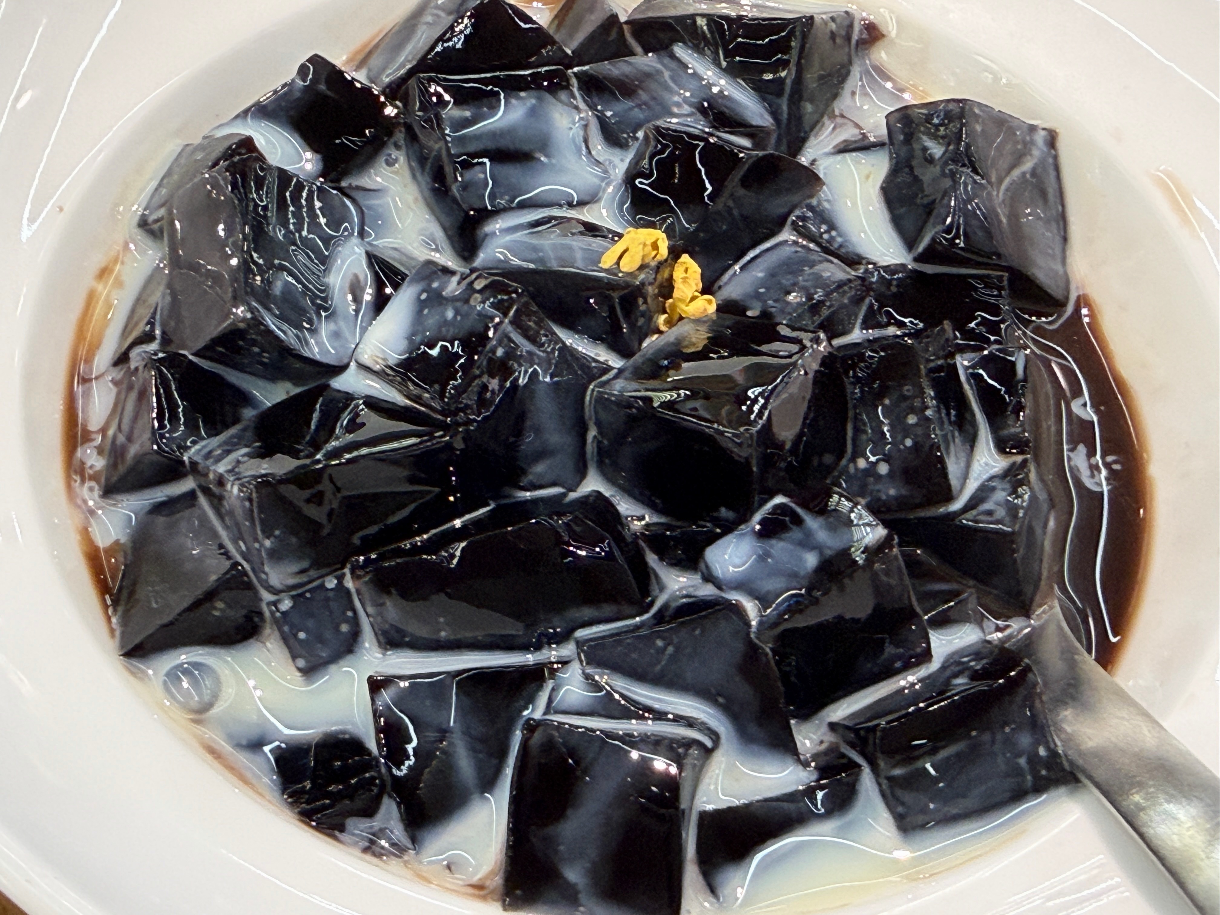 夏日炎炎正好来碗龟苓膏 