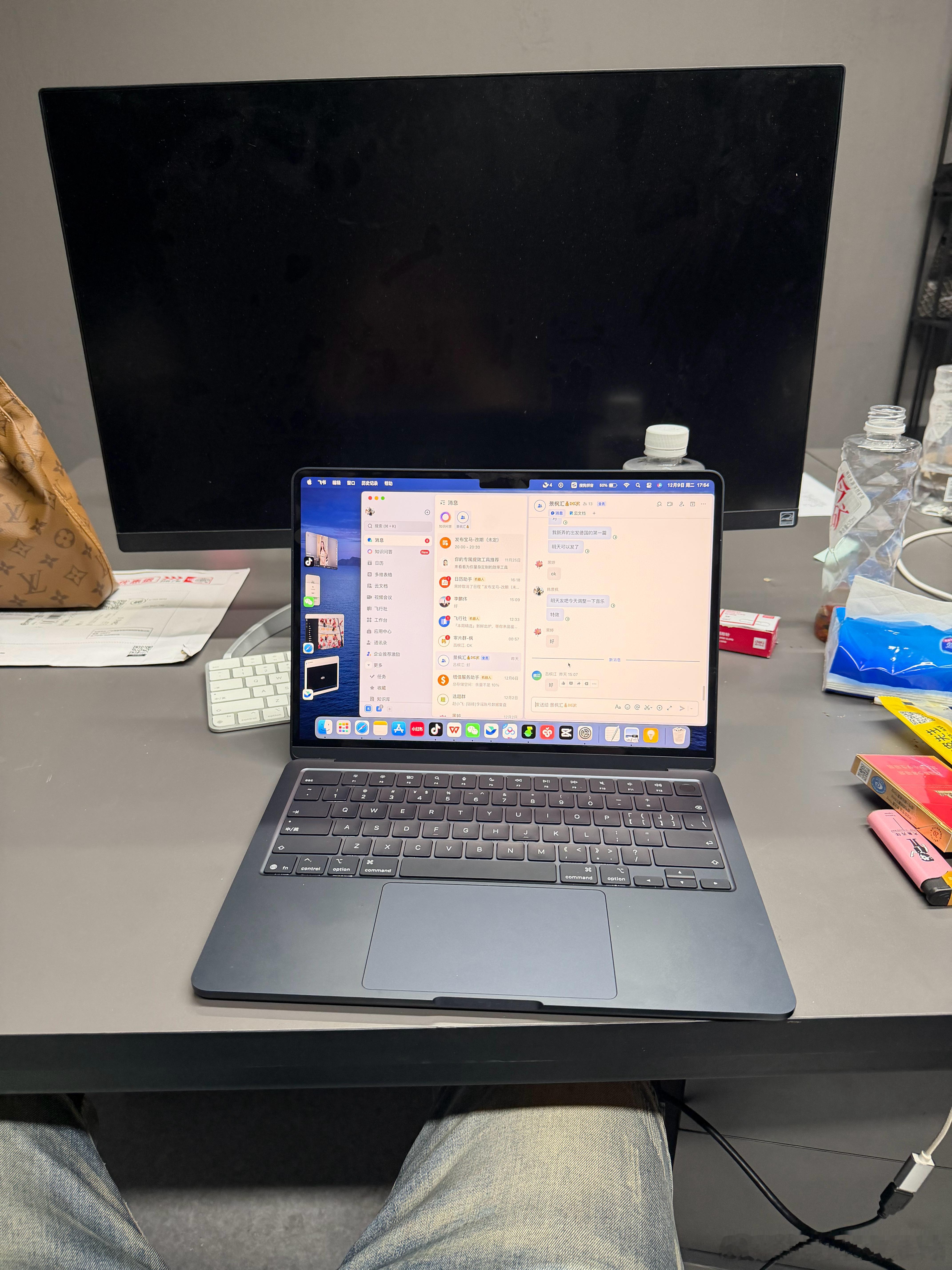 咱哥们，自从听了公司00后同事的建议，买了一个笔记本，感觉工作效率确实提高了不少