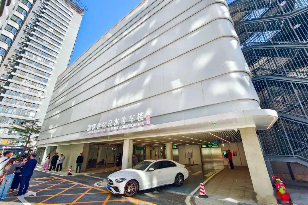 【爱车安全贴士 北京停车，有新变化！】近日，在北京国贸、什刹海等重点区域，一批新